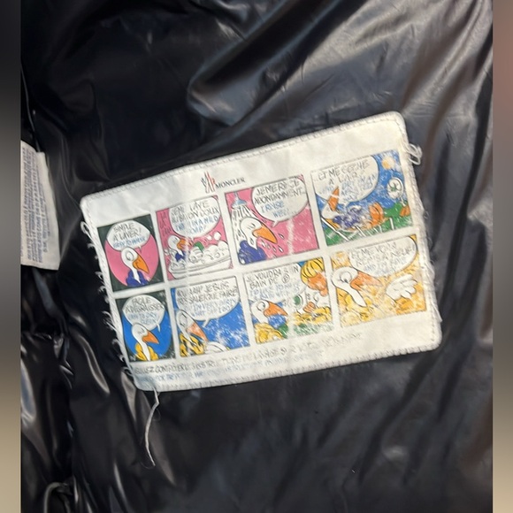 Moncler puffer jacket with a detachable hood - Picture 3 of 6